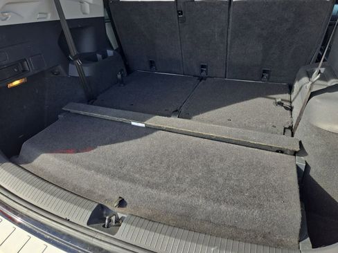 Used 2018 Volkswagen Tiguan SE image 32