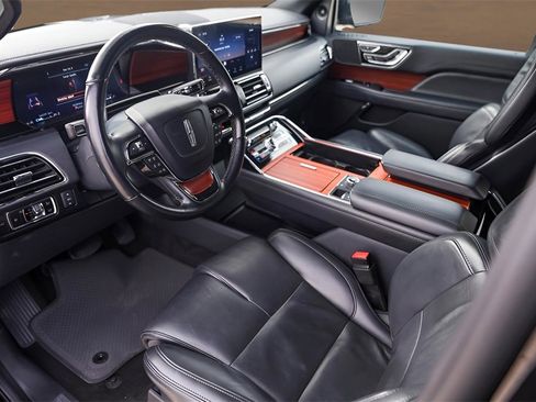 Used 2024 Lincoln Navigator Reserve image 9