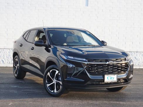 New 2026 Chevrolet Trax RS image 2