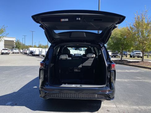 Used 2025 Toyota Sienna XSE image 11