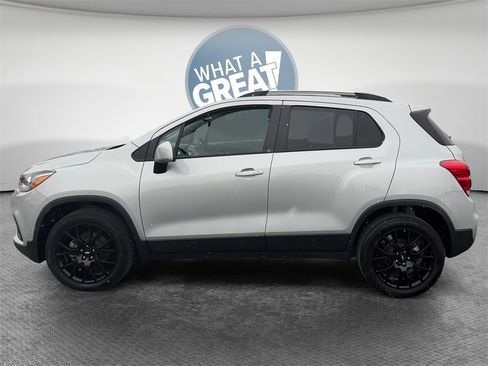 Certified 2022 Chevrolet Trax LT w/ Driver Confidence Package image 7