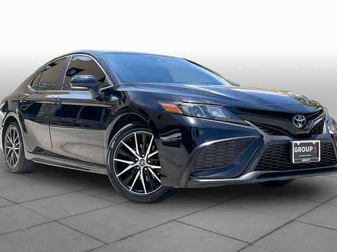 Used 2023 Toyota Camry SE FWD image 3