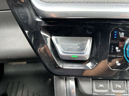 Used 2022 GMC Sierra 1500 Denali w/ Technology Package AWD/4WD image 19