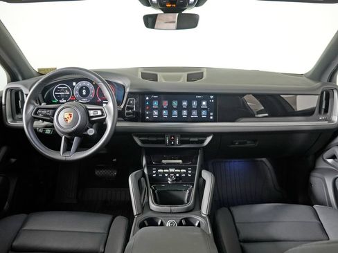 Certified 2024 Porsche Cayenne AWD/4WD image 24