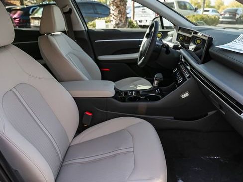 Certified 2025 Hyundai Sonata SE image 17