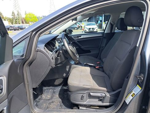 Used 2016 Volkswagen Golf S FWD image 10