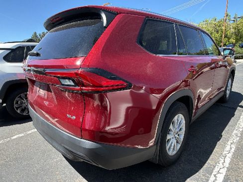 Used 2024 Toyota Grand Highlander AWD image 2