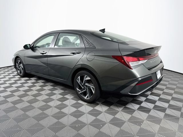 Certified 2025 Hyundai Elantra Sport FWD image 5