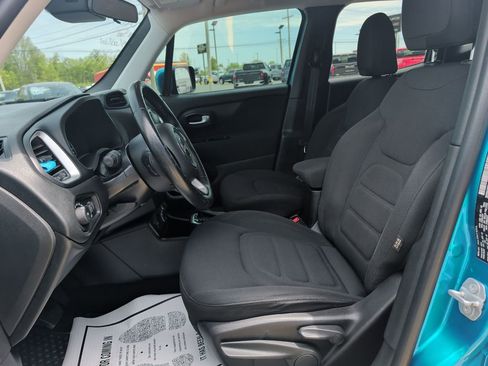 Used 2019 Jeep Renegade Latitude w/ Cold Weather Group AWD/4WD image 7