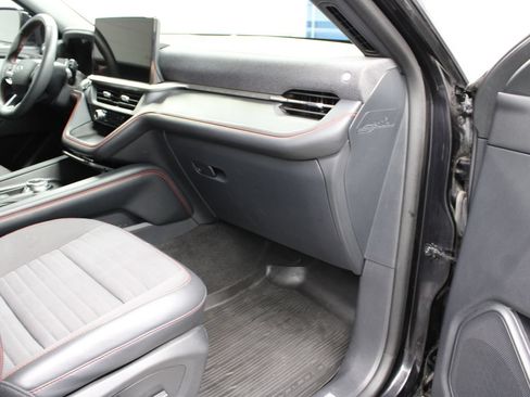 Used 2025 Ford Explorer ST-Line w/ ST-Line Street Pack AWD/4WD image 39