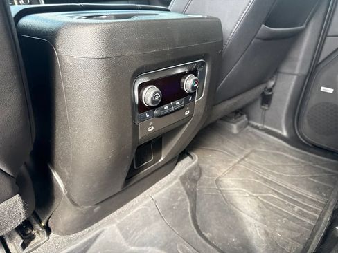 Used 2023 Chevrolet Suburban Z71 w/ Luxury Package AWD/4WD image 14