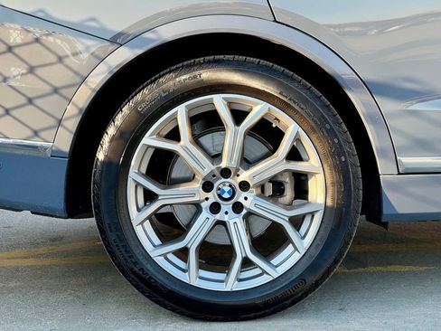 Used 2024 BMW X7 xDrive40i w/ Premium Package image 9