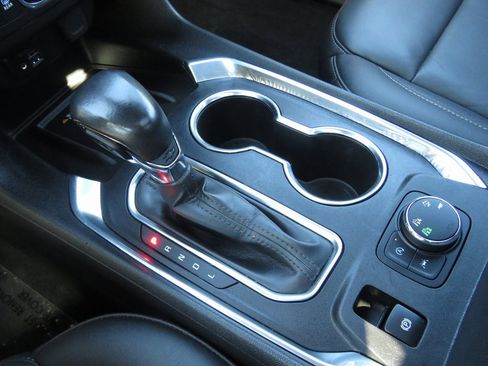 Used 2022 Chevrolet Traverse LT w/ LT Premium Package image 27