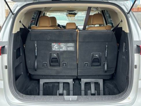 Certified 2023 Kia Carnival LX image 12