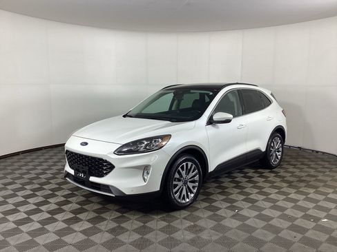 Used 2020 Ford Escape Titanium w/ Titanium Premium Package 2.0 AWD/4WD image 5