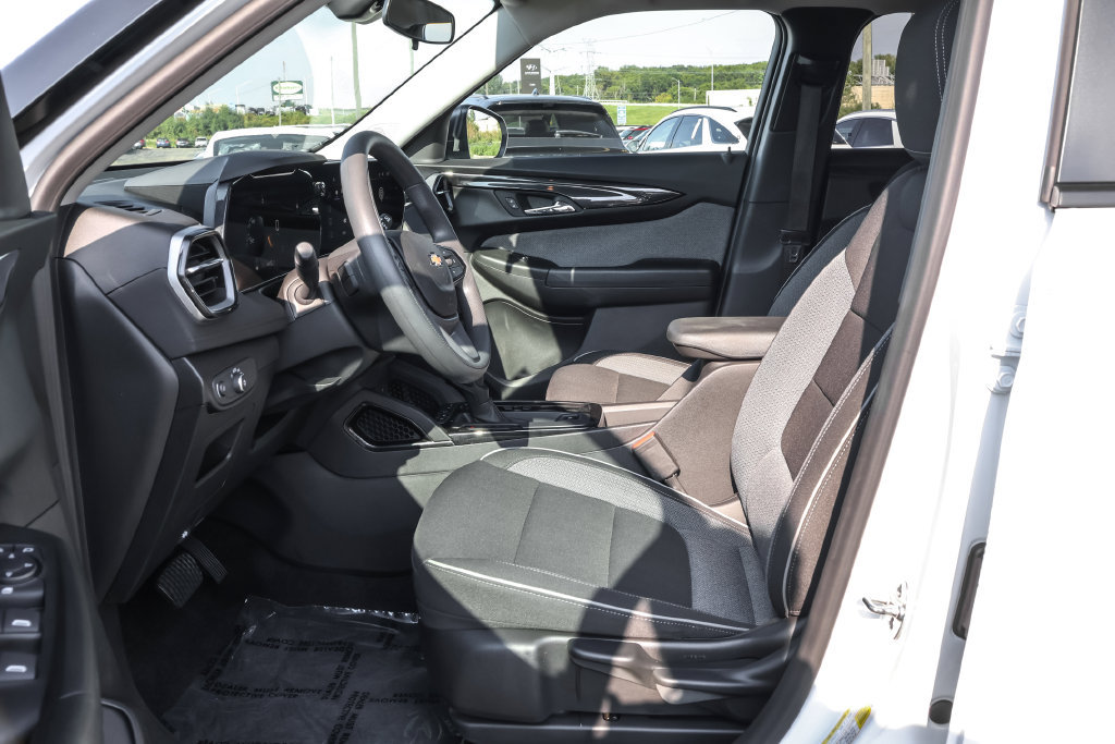 Used 2025 Chevrolet TrailBlazer LS w/ LS Convenience Package AWD/4WD image 6