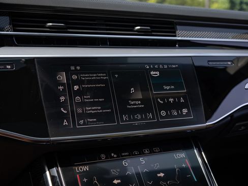 Used 2024 Audi S8 AWD/4WD image 60
