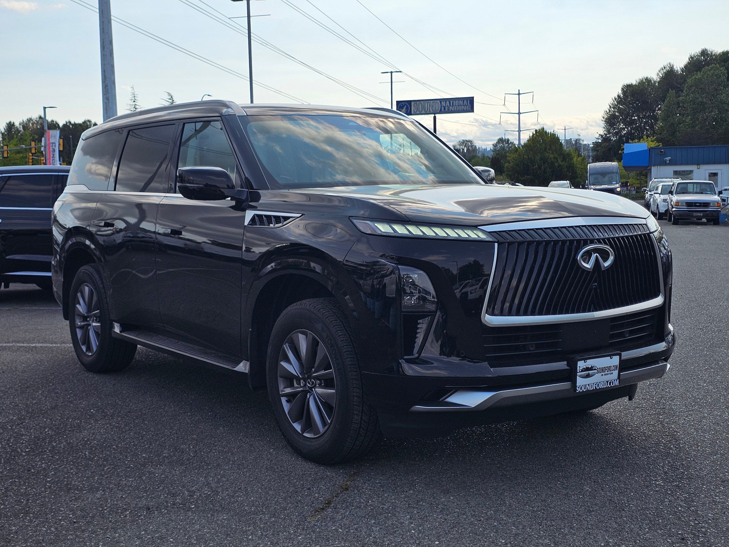 Used 2025 INFINITI QX80 Pure AWD/4WD image 3