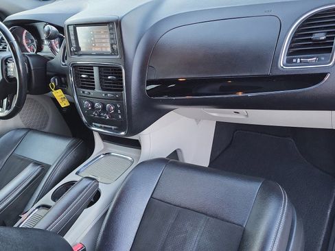 Used 2019 Dodge Grand Caravan SXT image 21