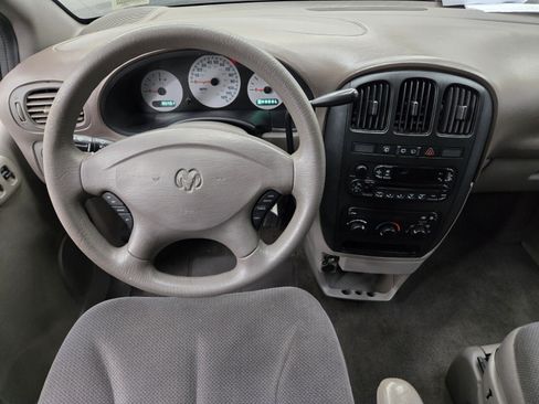 Used 2002 Dodge Caravan SE FWD image 9