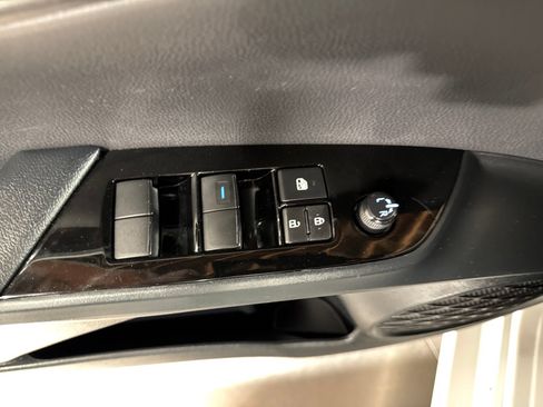 Used 2021 Toyota Prius Prime XLE FWD image 18