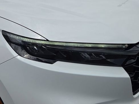 Used 2024 Honda CR-V Sport image 9