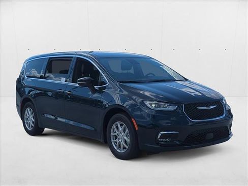 New 2025 Chrysler Pacifica Select w/ Uconnect Theater Family Group image 7