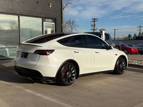 Used 2023 Tesla Model Y Performance image 11