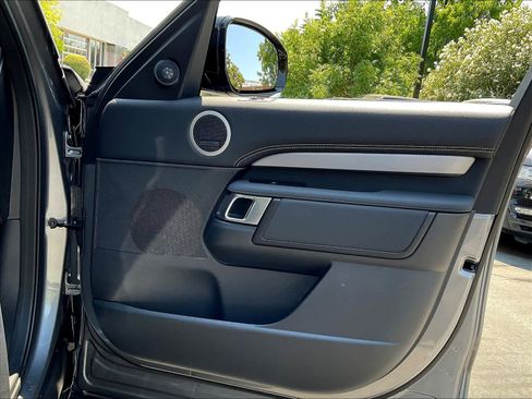 New 2025 Land Rover Discovery Dynamic SE image 30