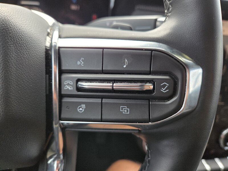 Used 2025 GMC Acadia Elevation FWD image 16