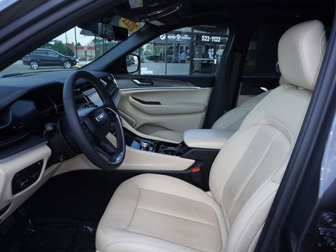 Used 2022 Jeep Grand Cherokee Limited 4xe w/ Luxury Tech Group II AWD/4WD image 24