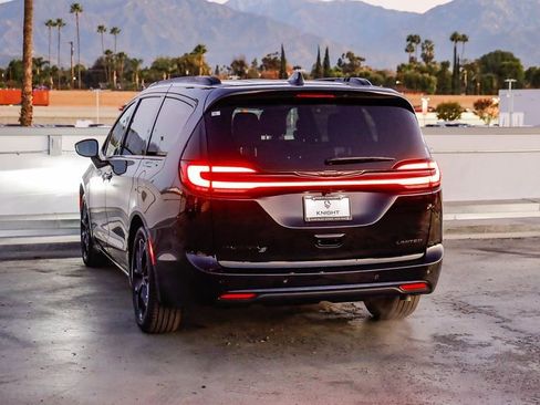 New 2026 Chrysler Pacifica Limited w/ S Appearance Package image 7