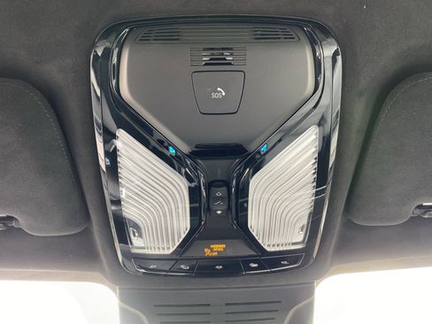 Used 2024 BMW X7 xDrive40i w/ Premium Package image 84