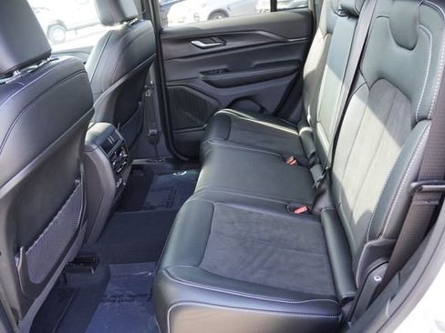 Certified 2023 Jeep Grand Cherokee Altitude image 18