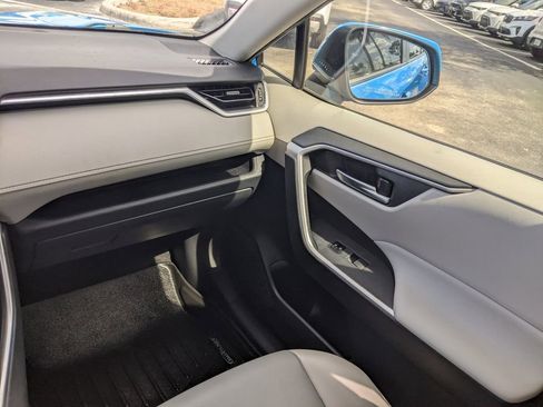 Used 2019 Toyota RAV4 XLE Premium image 17