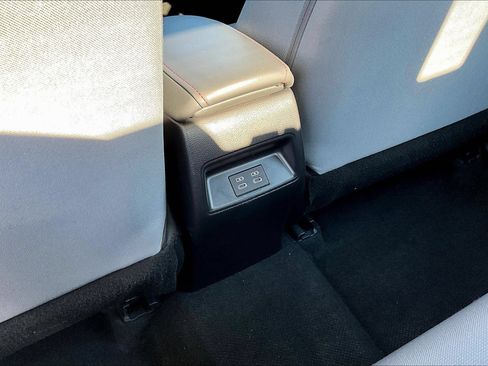 Used 2025 Toyota Corolla SE FWD image 12