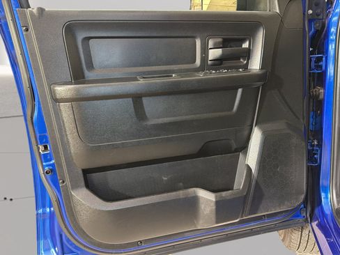 Used 2018 RAM 1500 Express AWD/4WD image 21