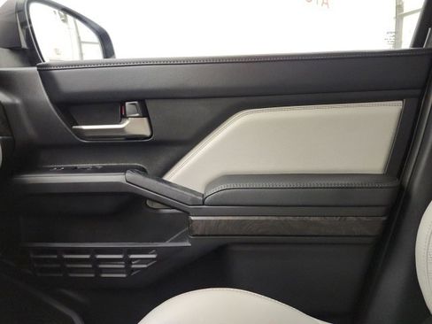 Certified 2025 Toyota Tacoma Limited image 86