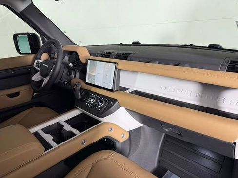 New 2025 Land Rover Defender 110 S image 33