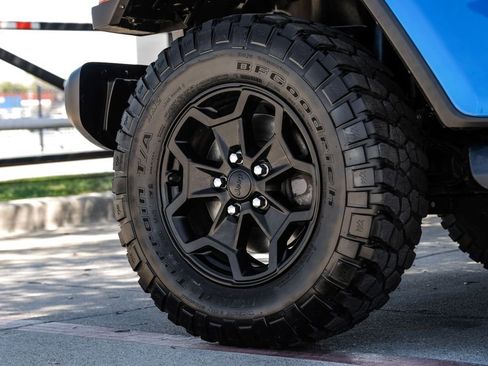 Used 2021 Jeep Gladiator Willys image 64