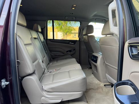 Used 2017 GMC Yukon XL SLT AWD/4WD image 31