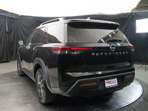 Used 2022 Nissan Pathfinder SV image 10