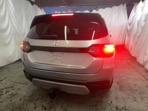 Used 2025 Honda Pilot TrailSport image 7