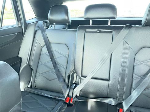 Used 2025 Volkswagen Atlas Cross Sport SE image 39