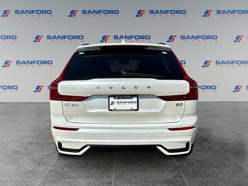 Used 2023 Volvo XC60 B5 Plus w/ Climate Package FWD image 4