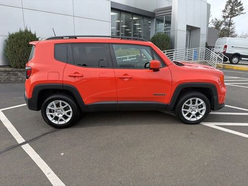 Used 2020 Jeep Renegade Latitude w/ Cold Weather Group image 8