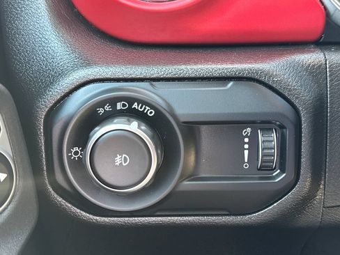 Used 2023 Jeep Wrangler Rubicon w/ LED Lighting Group AWD/4WD image 31