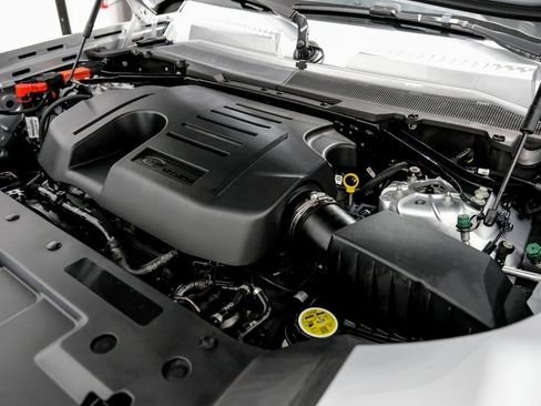 Used 2022 Land Rover Defender 90 X-Dynamic S image 38