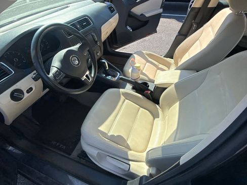 Used 2011 Volkswagen Jetta SE FWD image 8