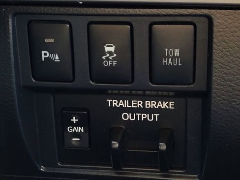 Used 2019 Toyota Tundra Platinum image 33